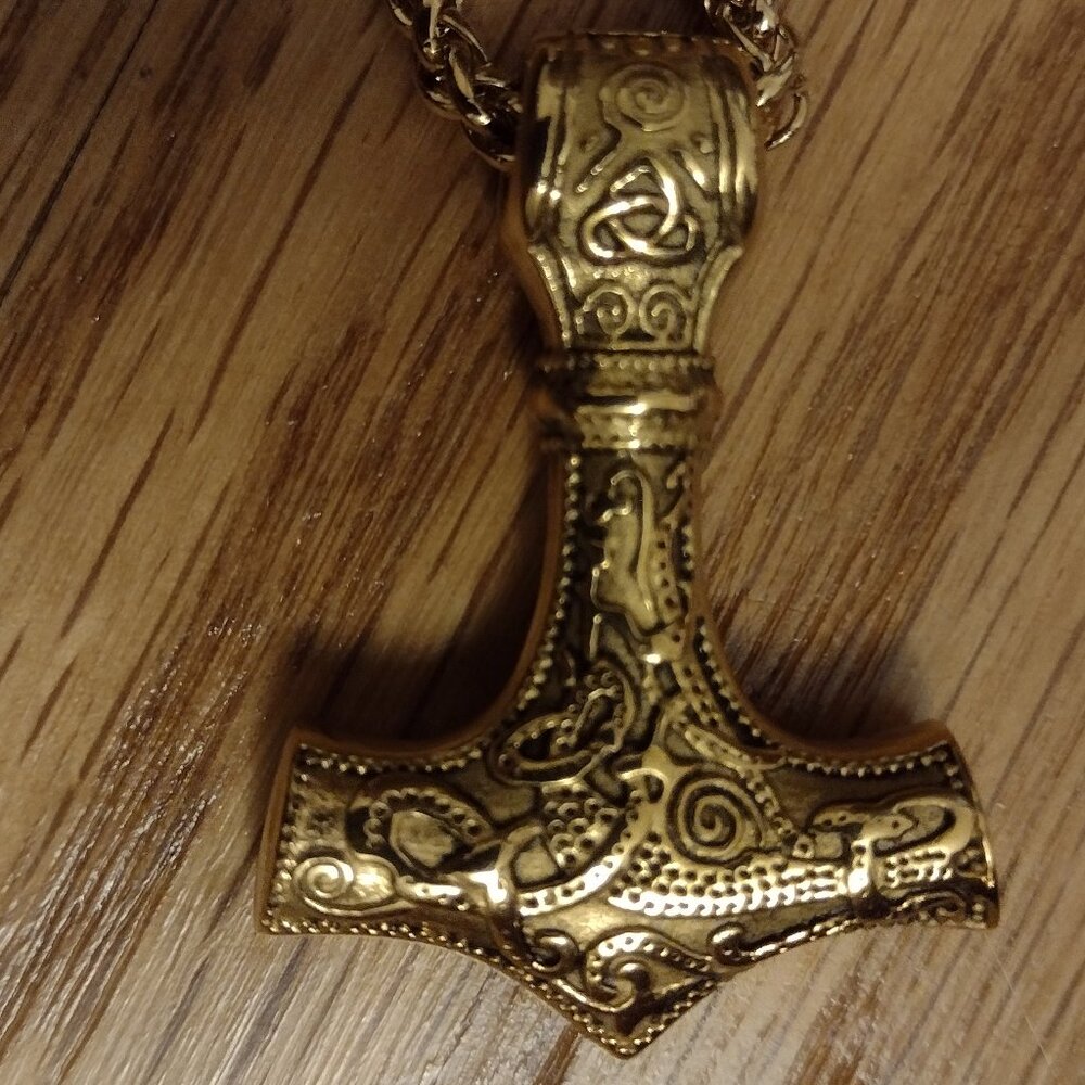 NIB Odin gold colored necklace